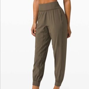 Lululemon Sun Settee Joggers in Size 10